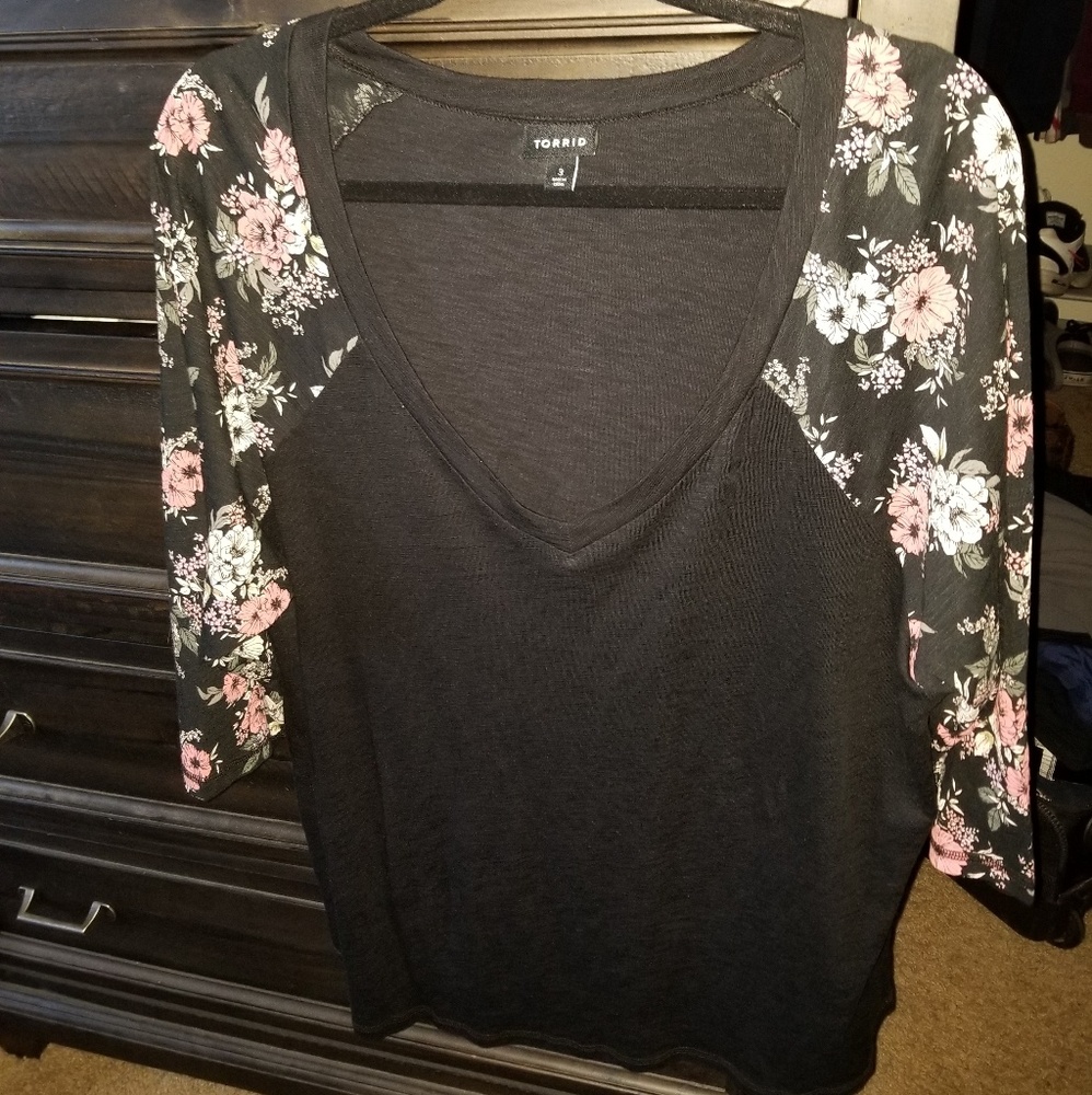 Torrid Size 3 Raglan top